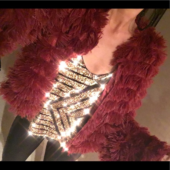 🍾😎Gold and black sequin top ! 😎🍾 - Picture 4 of 6